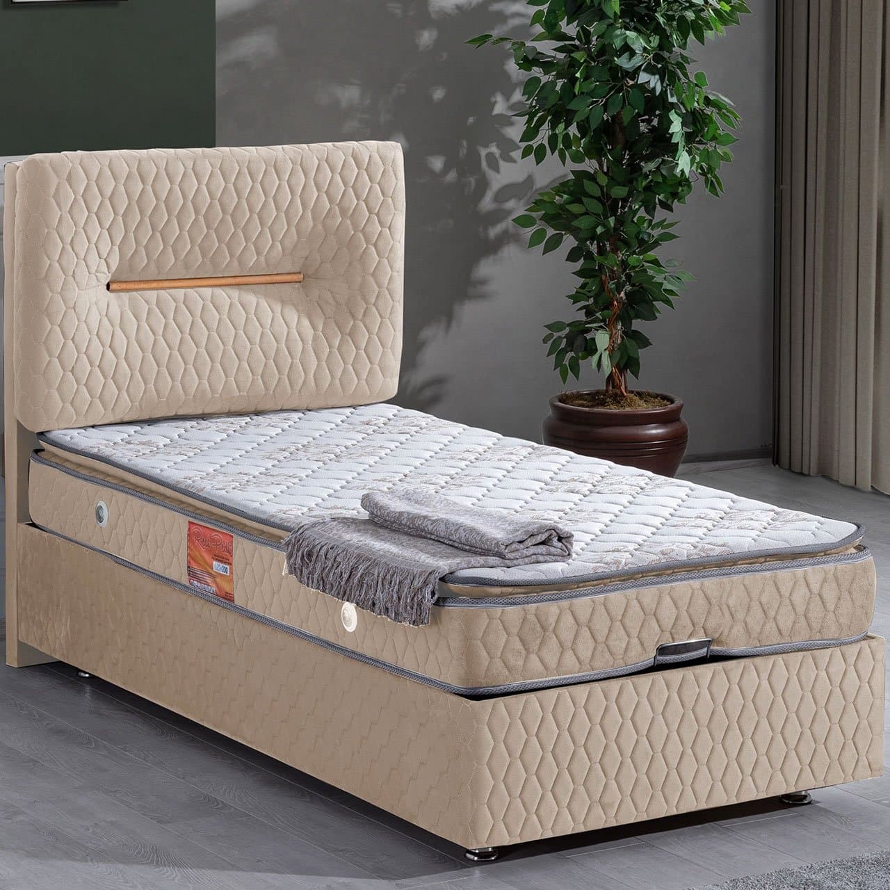 Akira Bed